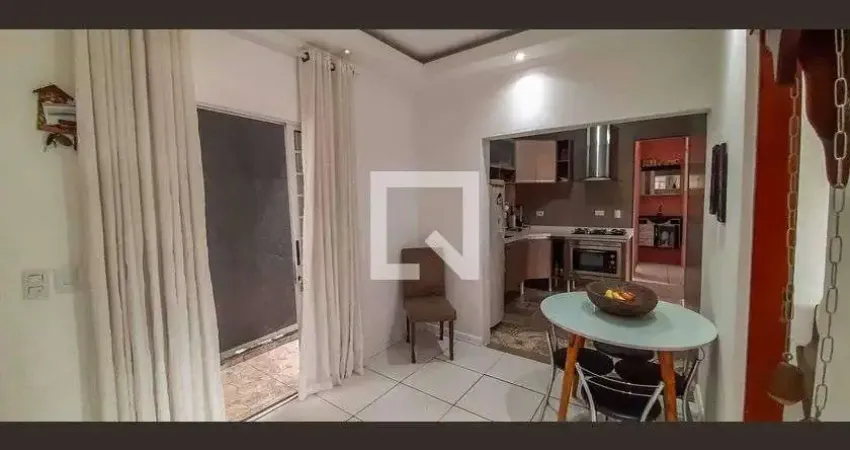 Casa com 3 quartos para alugar na Rua Yoltz Unger Matos, Helena Maria, Osasco