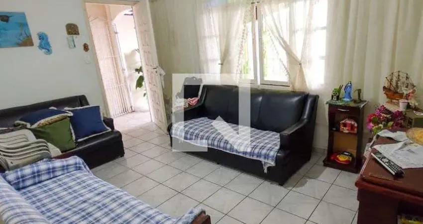 Casa com 2 quartos para alugar na Rua Oreste Borloni, Vilamar, Praia Grande