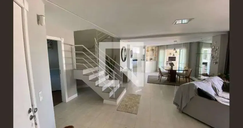 Casa com 3 quartos para alugar na Rua Romanos Goedert, Centro, São José