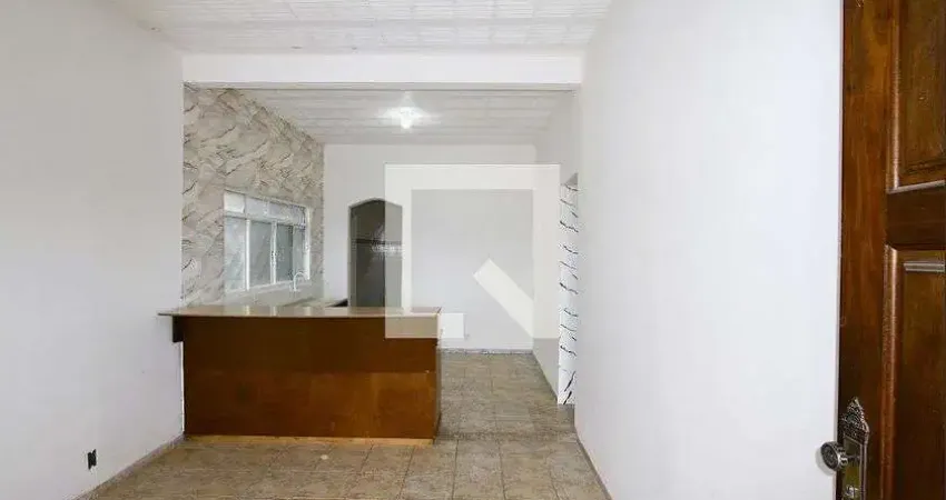 Casa com 2 quartos para alugar na Rua Ibiá, Bonfim, Belo Horizonte
