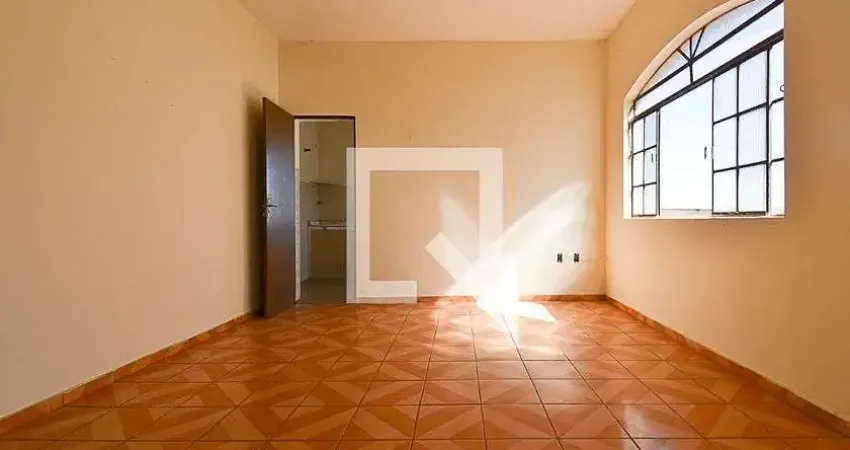 Casa com 3 quartos para alugar na Rua Bento Gonçalves Filho, Penha, Belo Horizonte
