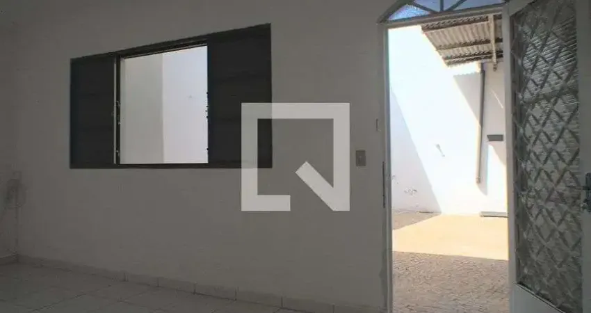 Casa com 2 quartos para alugar na Rua Henrique Schroeder, Taquaral, Campinas