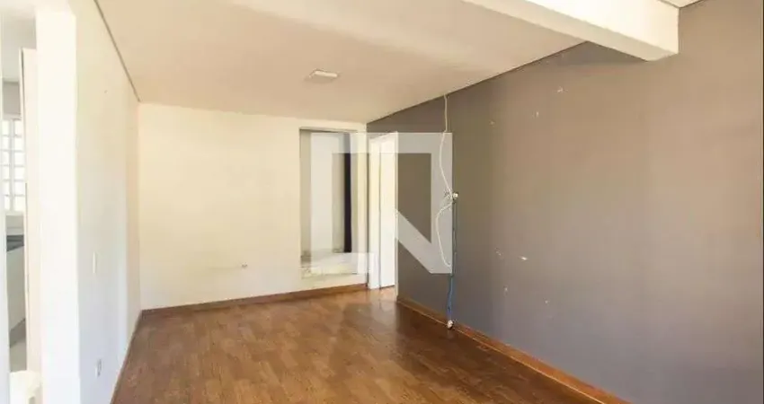 Casa com 3 quartos para alugar na Rua Irati, Portão, Curitiba