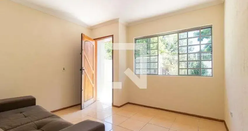 Casa com 3 quartos para alugar na Rua Galileu Galilei, Guaíra, Curitiba