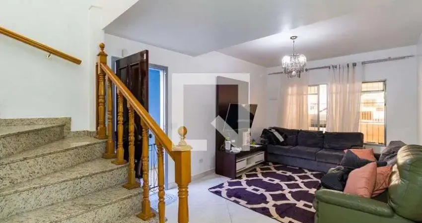 Casa com 3 quartos para alugar na Rua Estevão da Cunha de Abreu, Vila Prel, São Paulo