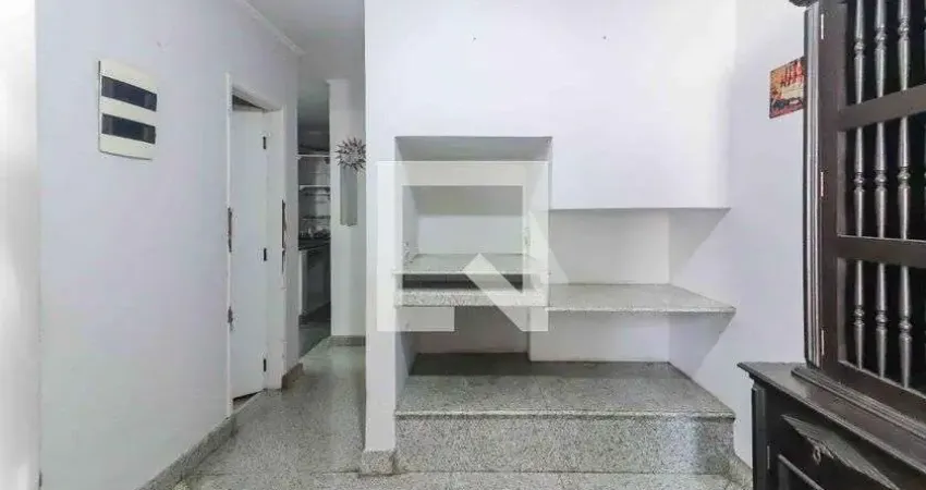 Casa com 2 quartos para alugar na Avenida Professor José Maria Alkmin, Butantã, São Paulo