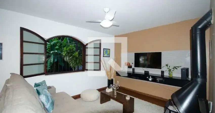 Casa com 5 quartos para alugar na Rua Dom Luiz de Lasagna, Santa Rosa, Niterói