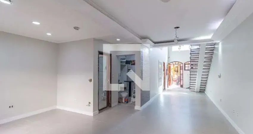 Casa com 3 quartos para alugar na Avenida das Nações Unidas, Centro, Osasco