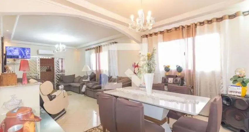 Casa com 2 quartos para alugar na Avenida Benedito Alves Turíbio, Padroeira, Osasco