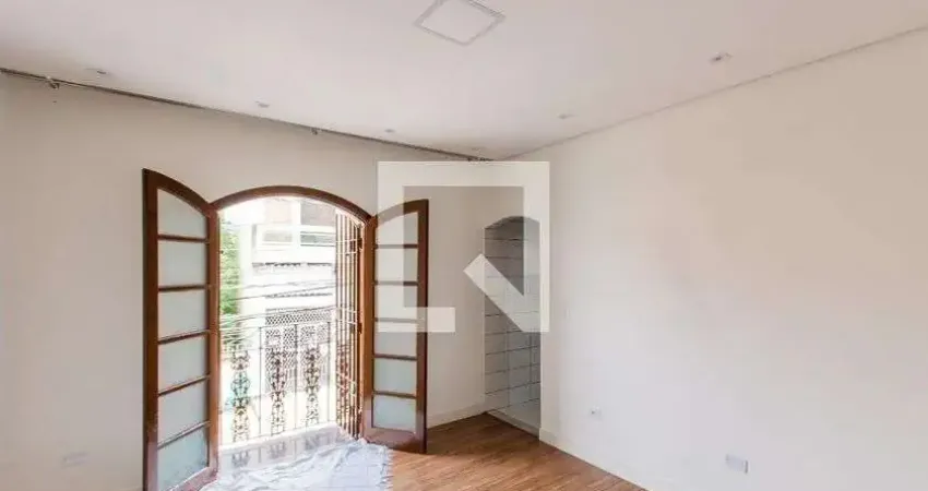 Casa com 2 quartos para alugar na Rua Mar de Espanha, Vila Nhocune, São Paulo