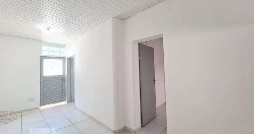 Casa com 2 quartos para alugar na Rua Angelina, Piedade, Rio de Janeiro