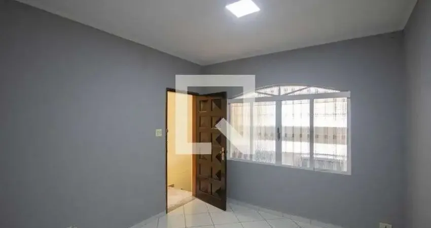 Casa com 2 quartos para alugar na Rua Domingos Pereira dos Santos, Vila Sabrina, São Paulo