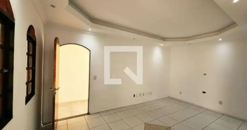 Casa com 2 quartos para alugar na Rua Custódia do Nascimento Aguirre, Jardim das Tulipas, Jundiaí