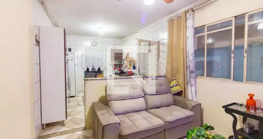 Casa com 2 quartos para alugar na Rua Campo Grande, Padroeira, Osasco