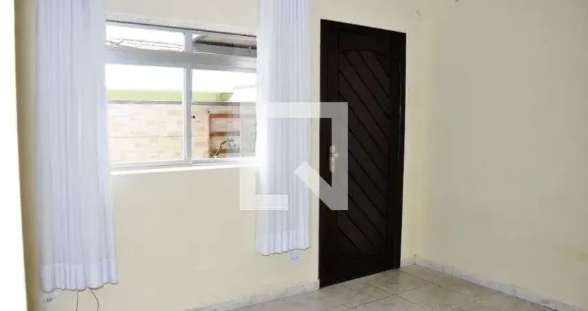 Casa com 3 quartos para alugar na Rua Doutor Joy Arruda, Vila Zat, São Paulo