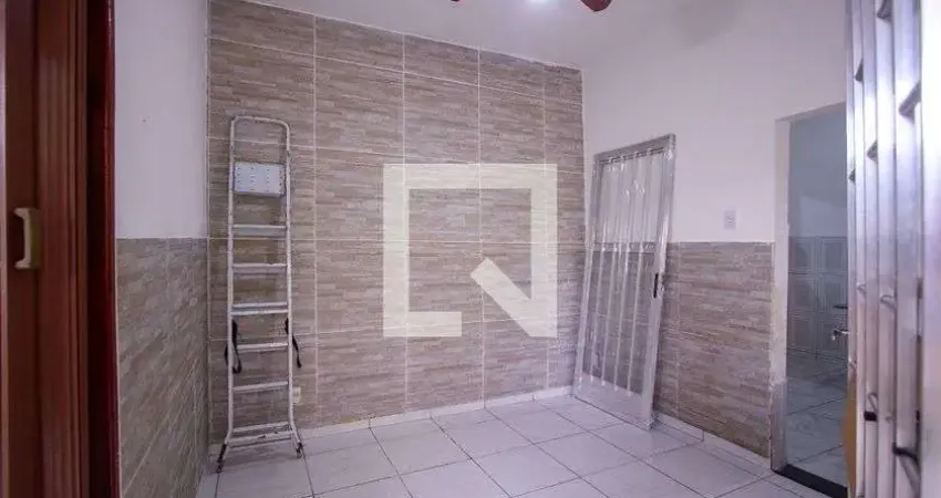 Casa com 1 quarto para alugar na Rua Paulo Leroux, Paraíso, São Gonçalo