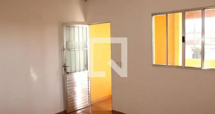 Casa com 1 quarto para alugar na Avenida Lyons, Centro, Cotia