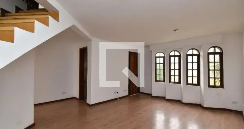 Casa com 3 quartos para alugar na Rua Valdomiro Silveira, Boa Vista, Curitiba