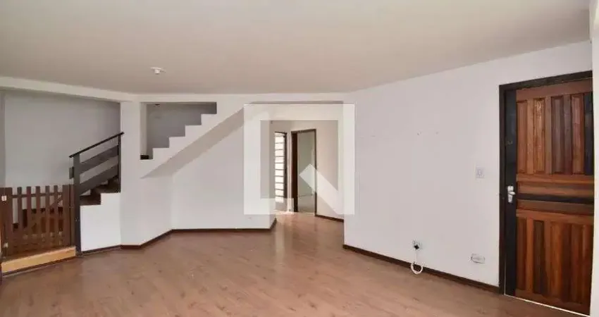 Casa com 3 quartos para alugar na Rua Valdomiro Silveira, Boa Vista, Curitiba