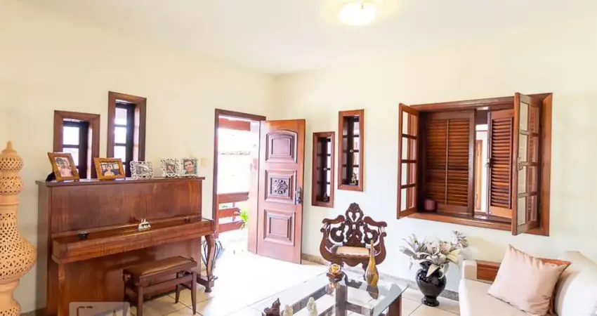 Casa com 4 quartos para alugar na Rua Cruzeiro, Badu, Niterói