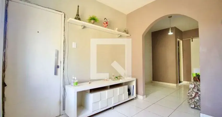 Casa com 2 quartos para alugar na Rua Emiliano Galiza, Boca do Rio, Salvador