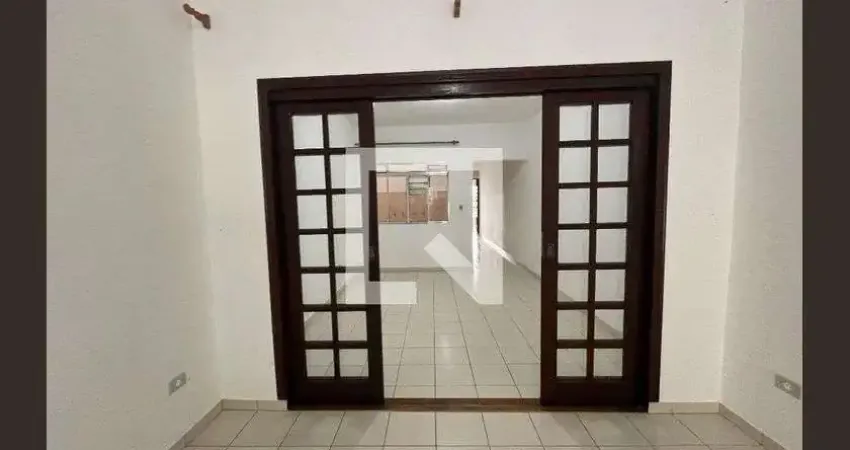 Casa com 3 quartos para alugar na Avenida Lyons, Centro, Cotia