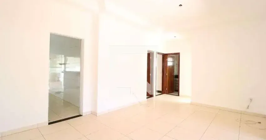 Casa com 3 quartos para alugar na Rua Angra dos Reis, Granada, Uberlândia