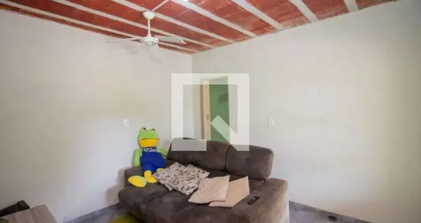 Casa com 2 quartos para alugar na Avenida Diamante, Colonial, Contagem