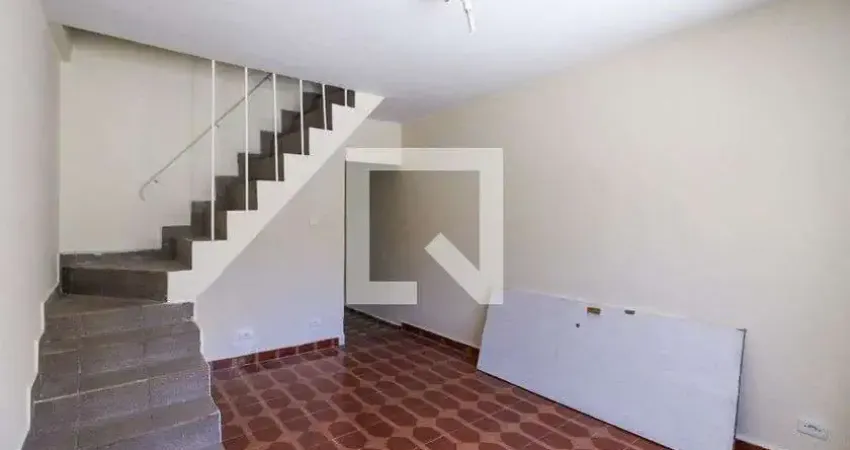 Casa com 2 quartos para alugar na Rua Curuaés, Vila Ema, São Paulo