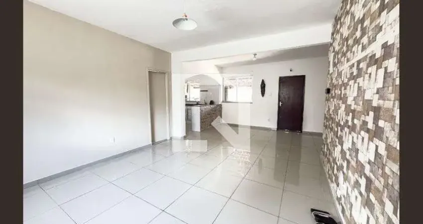 Casa com 2 quartos para alugar na Rua Severiano Monteiro, Irajá, Rio de Janeiro