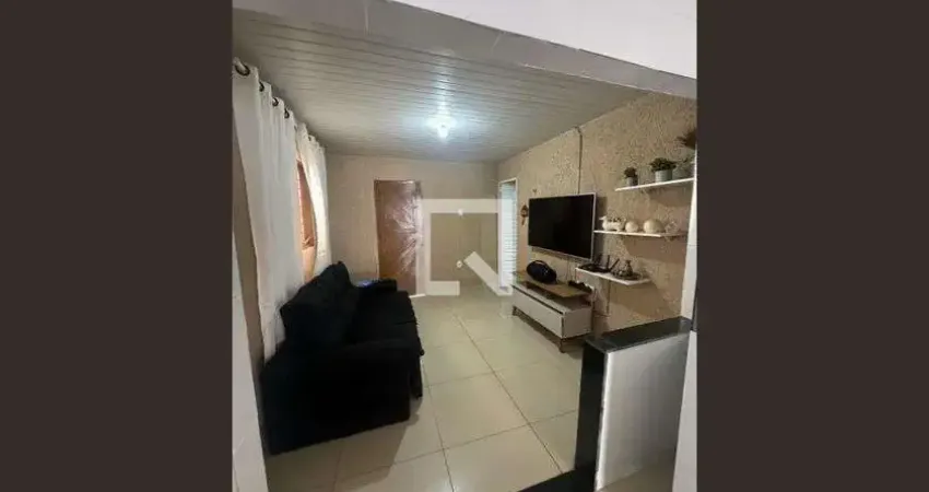 Casa com 2 quartos para alugar na Avenida Dona Delfina Borges, Vila Nova, Nova Iguaçu