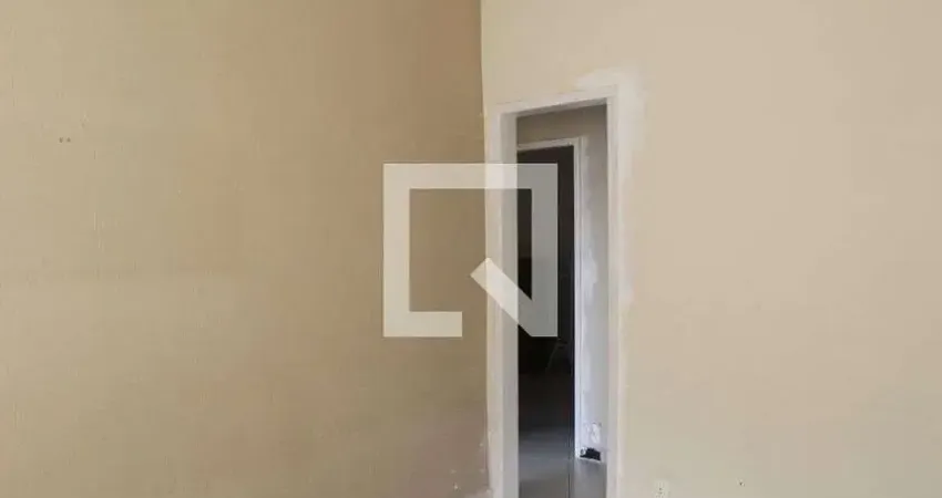 Casa com 2 quartos para alugar na Rua Acurcio Torres, Anil, Rio de Janeiro