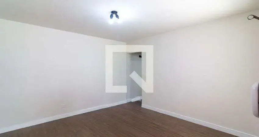 Casa com 2 quartos para alugar na Rua Júlia Santos Paiva Rio, Vila Romano, São Paulo