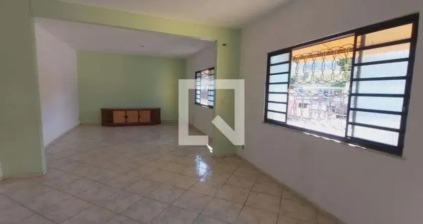 Casa com 2 quartos para alugar na Rua Júpiter, Centro, Mesquita