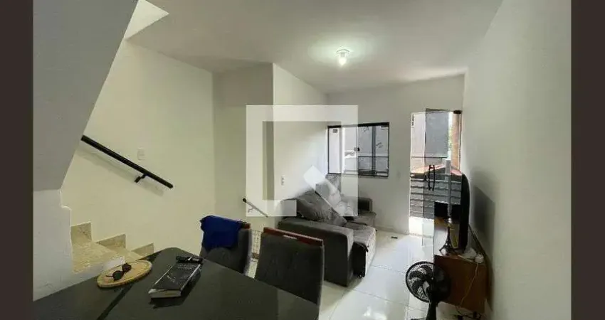 Casa com 2 quartos para alugar na Rua Mafalda, Vila Itaci, Mesquita