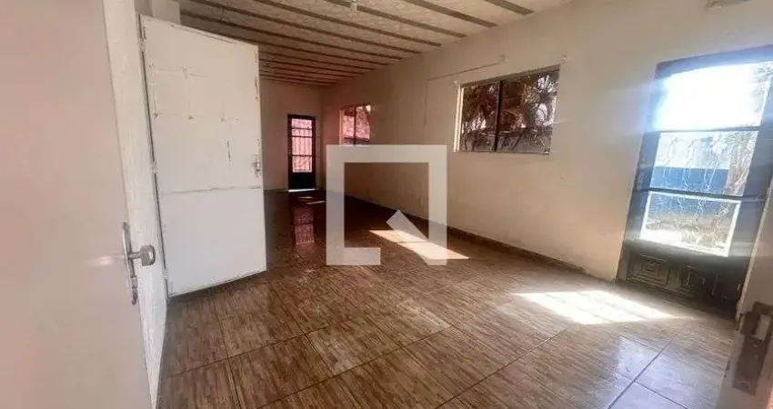 Casa com 3 quartos para alugar na Rua Cedro, Colonial, Contagem