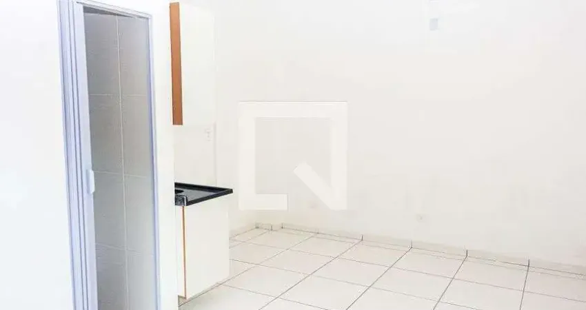 Casa com 1 quarto para alugar na Avenida Carlos Klein, Socorro, São Paulo