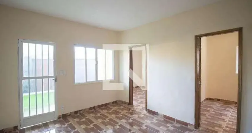 Casa com 2 quartos para alugar na Rua Professor Altivo, Mutuá, São Gonçalo