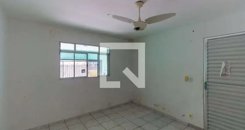 Casa com 2 quartos para alugar na Rua Guilherme Studart, Sapopemba, São Paulo