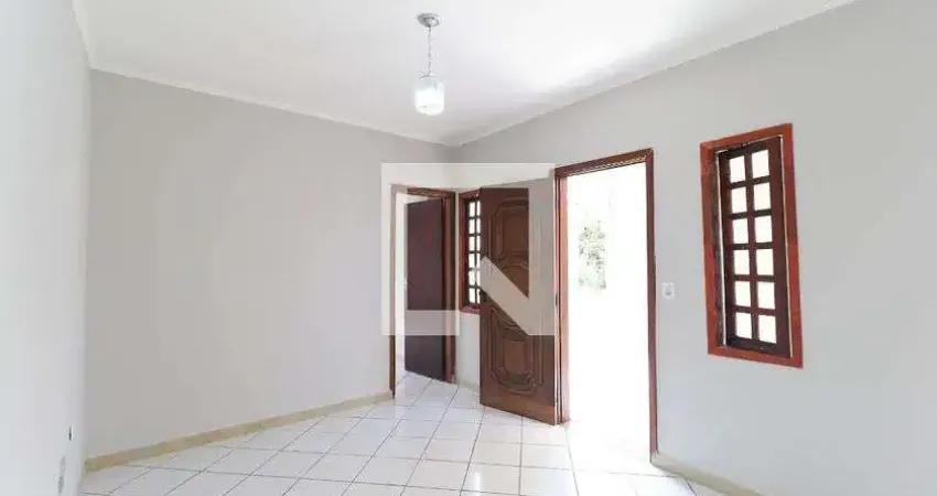 Casa com 3 quartos para alugar na Rua Geolândia, Vila Sabrina, São Paulo