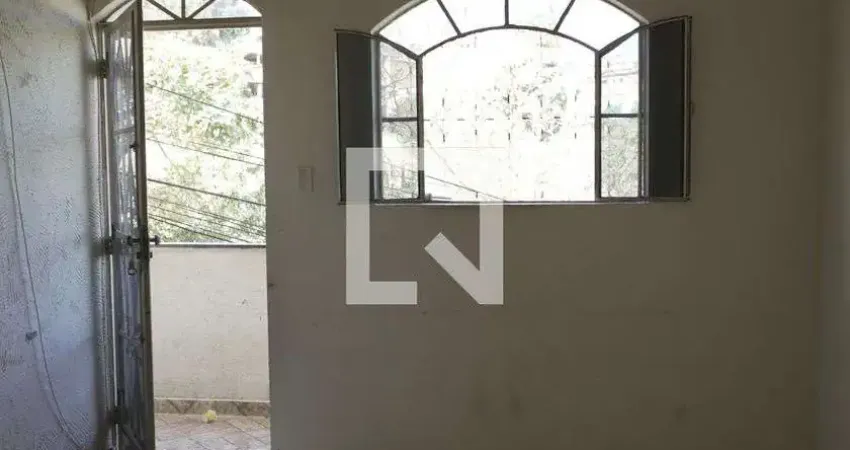 Casa com 2 quartos para alugar na Avenida Desembargador Cândido Martins de Oliveira, Lajedo, Belo Horizonte