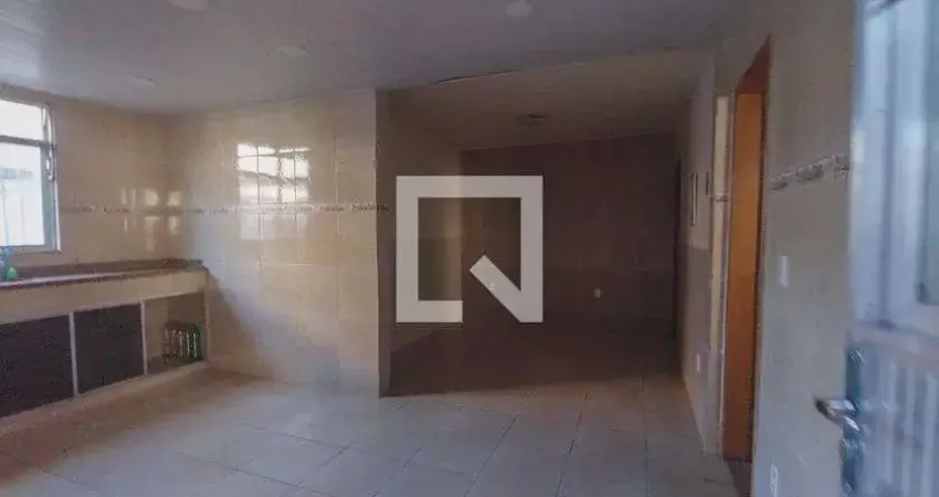 Casa com 2 quartos para alugar na Rua Nádia Afrânio Peixoto, Carolina, Nova Iguaçu