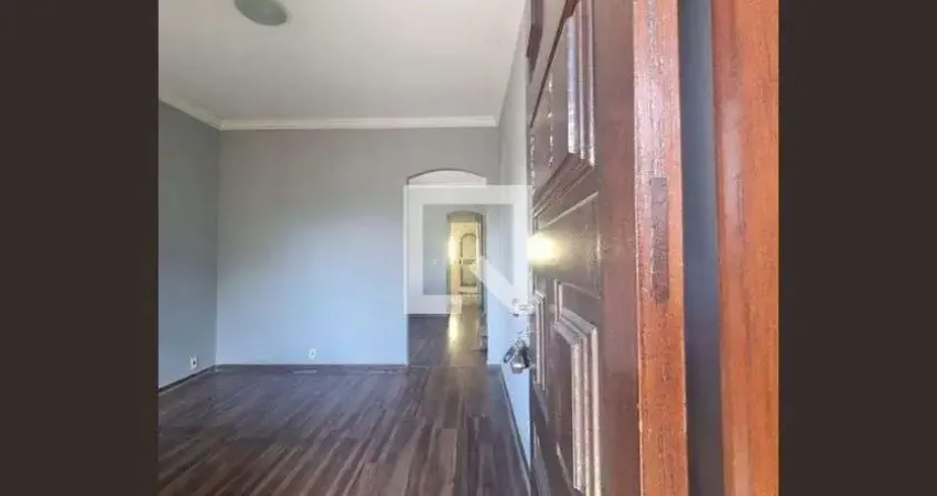 Casa com 4 quartos para alugar na Rua Monsenhor Messias, Flamengo, Contagem