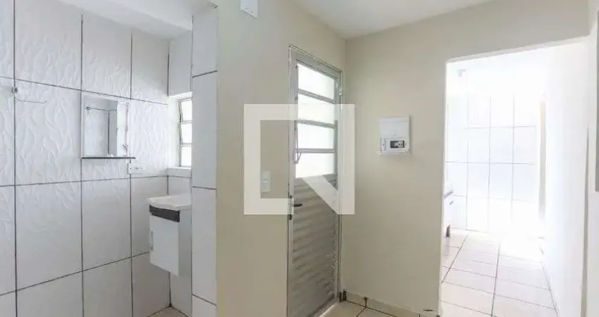 Casa com 2 quartos para alugar na Rua Inglaterra, Canhema, Diadema