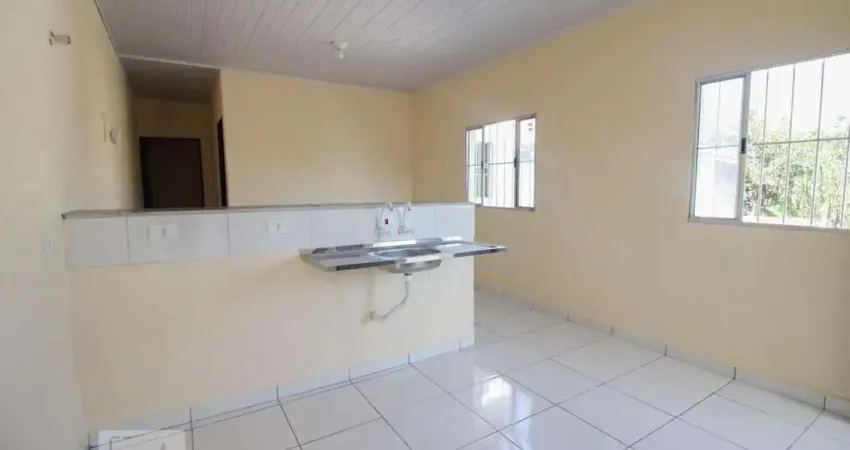 Casa com 2 quartos para alugar na Rua Aligusta, Vila Mazzei, São Paulo