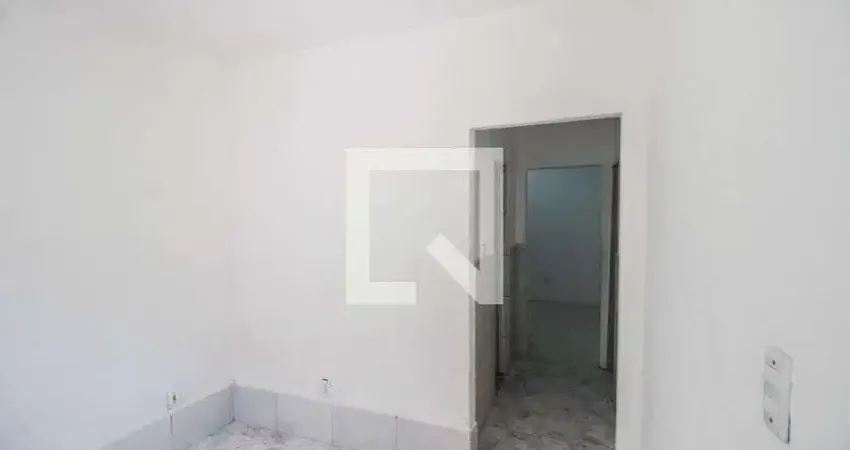 Casa com 2 quartos para alugar na Rua Amazile, Da Mina, Nilópolis