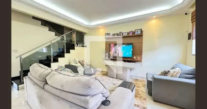 Casa com 3 quartos para alugar na Rua Antuérpia, Utinga, Santo André