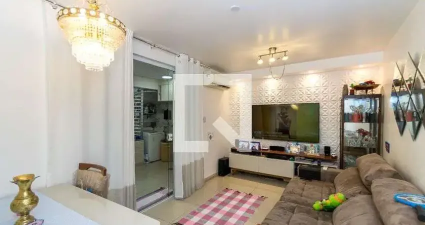 Casa com 2 quartos para alugar na Rua Iricume, Penha, Rio de Janeiro