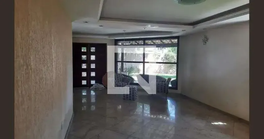 Casa com 4 quartos para alugar na Rua Dom Hélder Camara, Camboinhas, Niterói