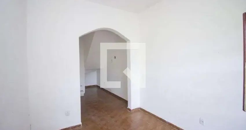 Casa com 2 quartos para alugar na Rua Machacalis, Fonte Grande, Contagem